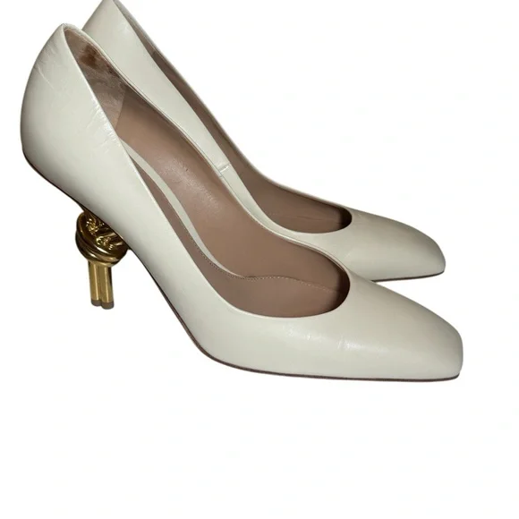 Bottega Veneta knot ivory pump.Statement luxury gold elegant chic unique. $1800 - Picture 1 of 8